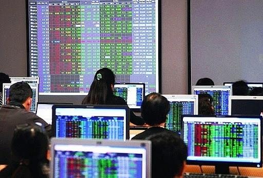 Người nộp lệ phí phải nộp toàn bộ số tiền lệ phí khi được cấp giấy phép, giấy chứng nhận hoạt động trong lĩnh vực chứng khoán cho Ủy ban Chứng khoán Nhà nước Người nộp lệ phí phải nộp toàn bộ số tiền lệ phí khi được cấp giấy phép, giấy chứng nhận hoạt động trong lĩnh vực chứng khoán cho Ủy ban Chứng khoán Nhà nước